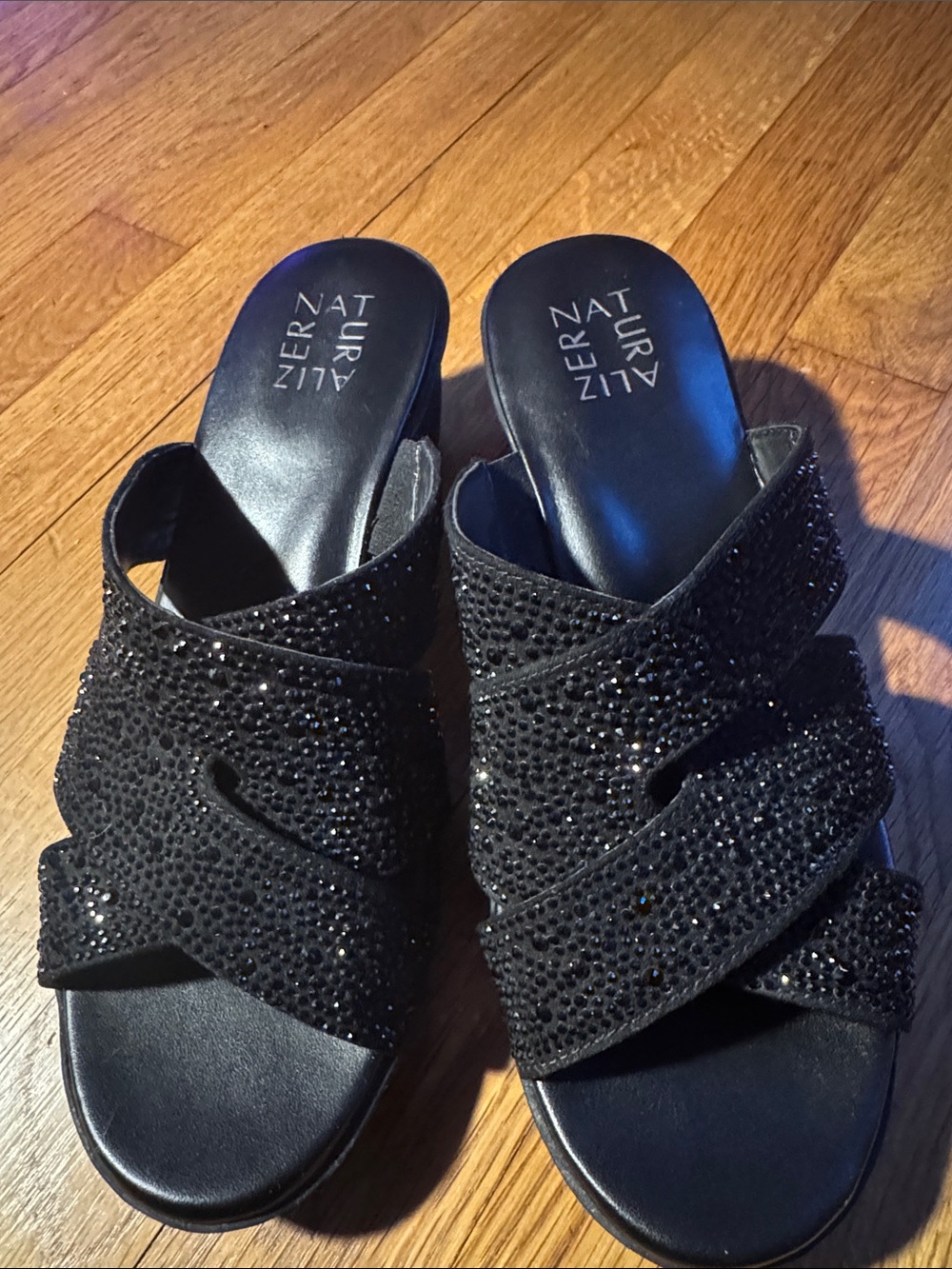 🐷 Naturalizer Black Rhinestone Wedge Slip On Sandals - Picture 3 of 9